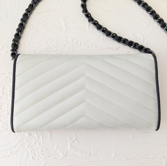 Yves Saint Laurent wallet - Picture 3 of 16